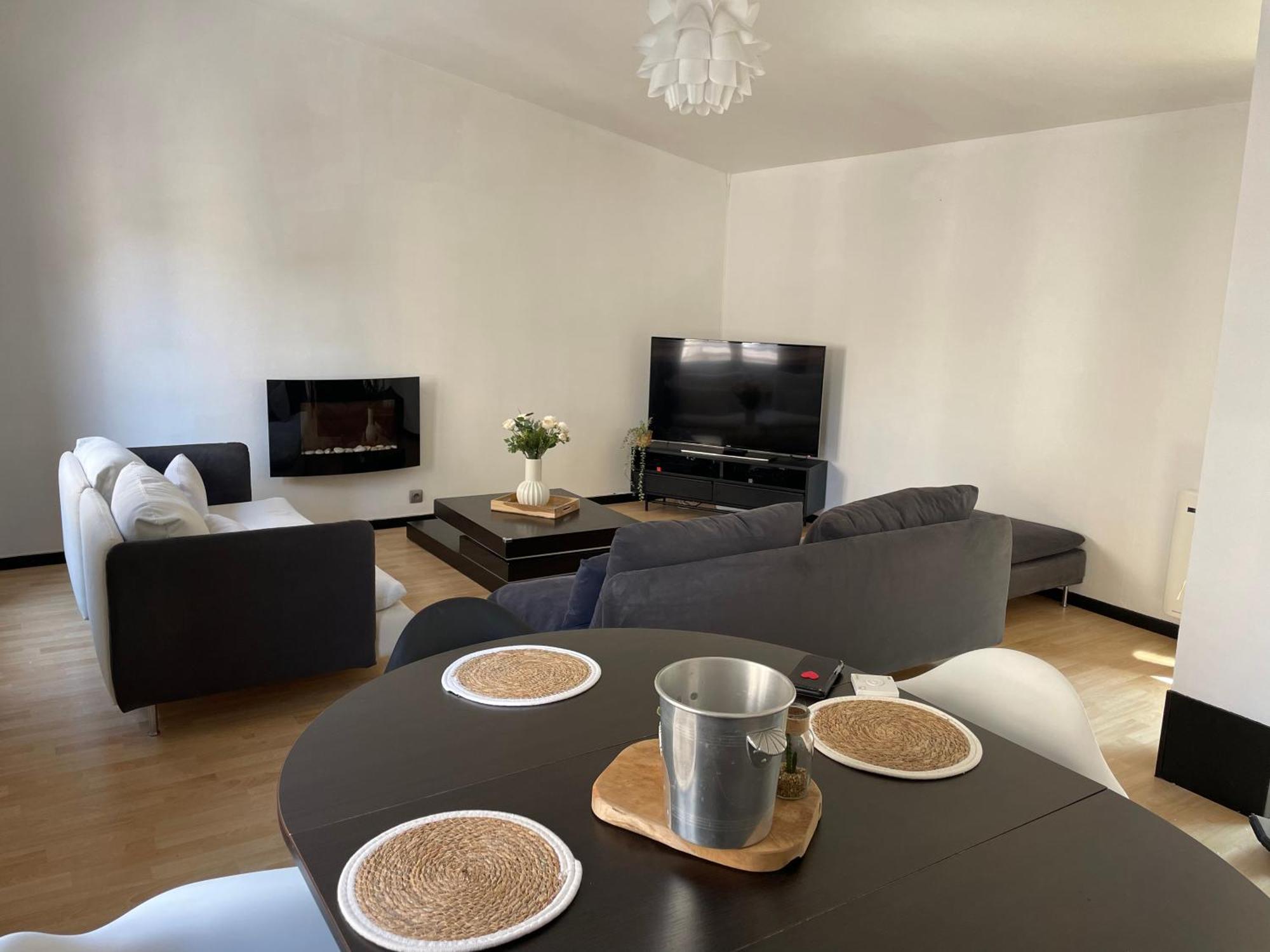 Le Nid De Sacha Apartment Epernay Bagian luar foto