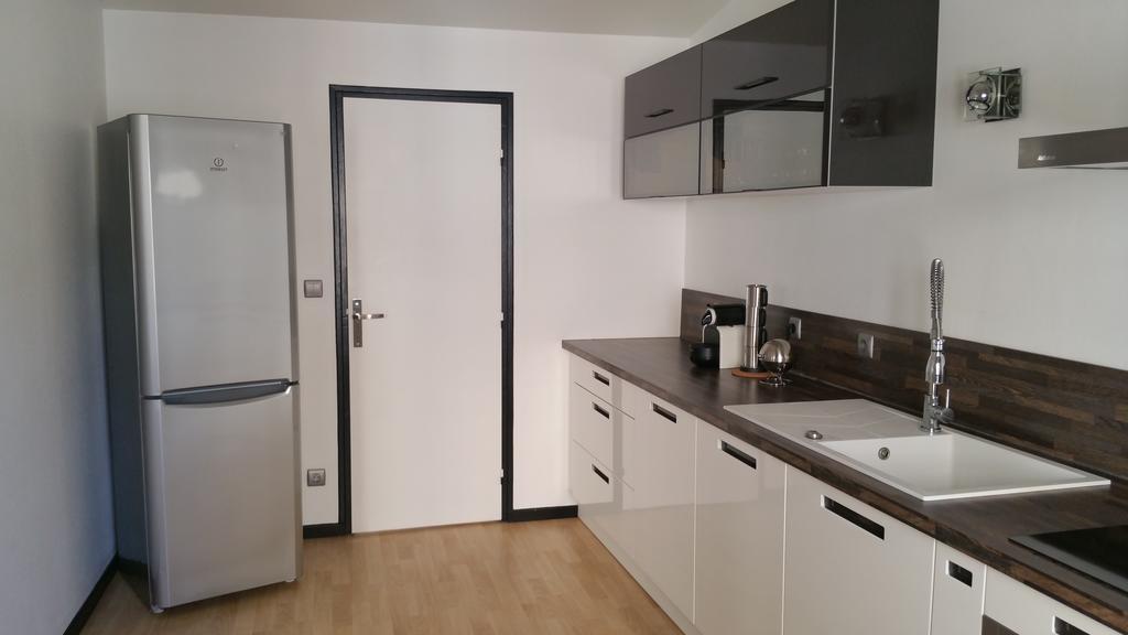 Le Nid De Sacha Apartment Epernay Bagian luar foto